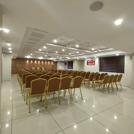 Lumbini Supreme Hotel Thrissur Екстериор снимка