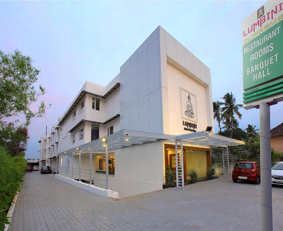 Lumbini Supreme Hotel Thrissur Екстериор снимка