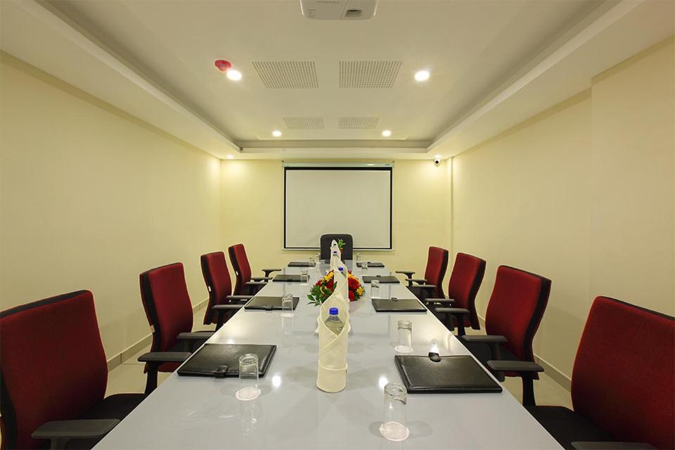 Lumbini Supreme Hotel Thrissur Екстериор снимка