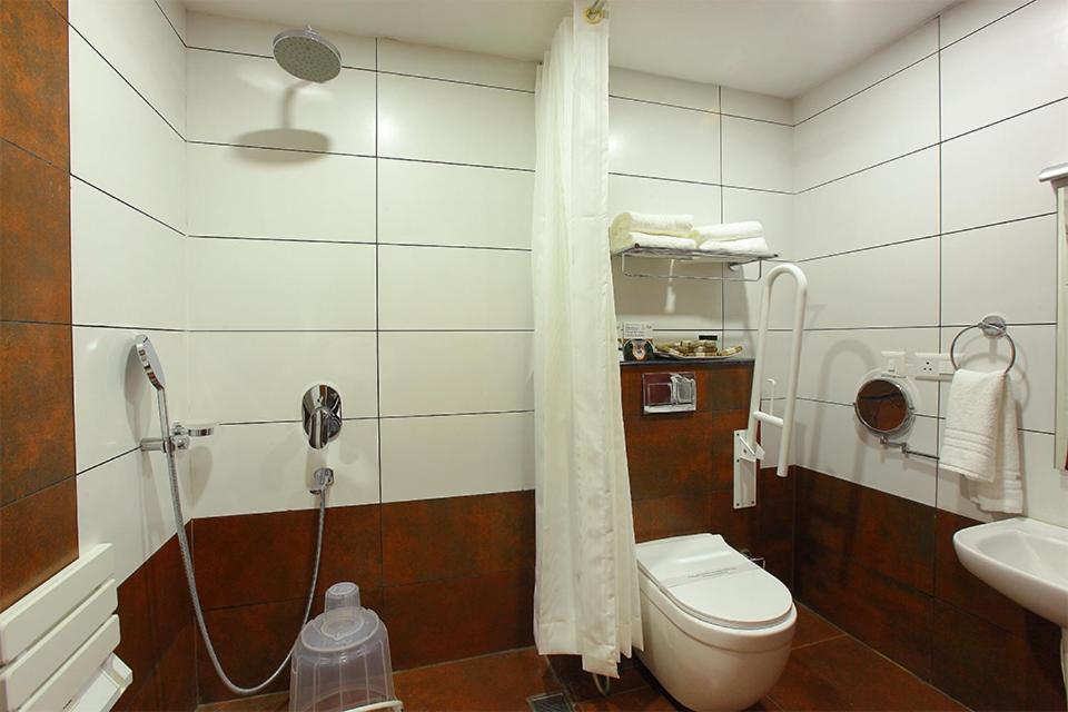 Lumbini Supreme Hotel Thrissur Екстериор снимка