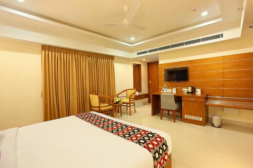 Lumbini Supreme Hotel Thrissur Екстериор снимка