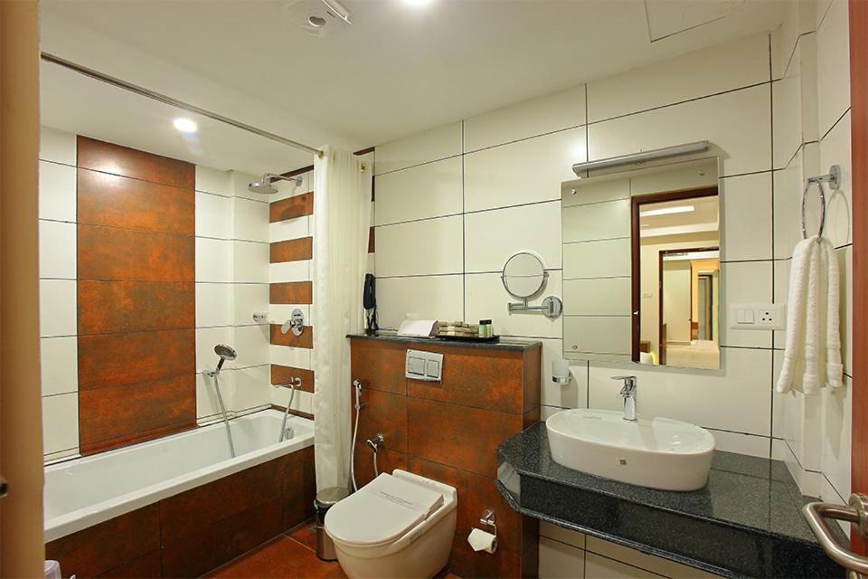 Lumbini Supreme Hotel Thrissur Екстериор снимка