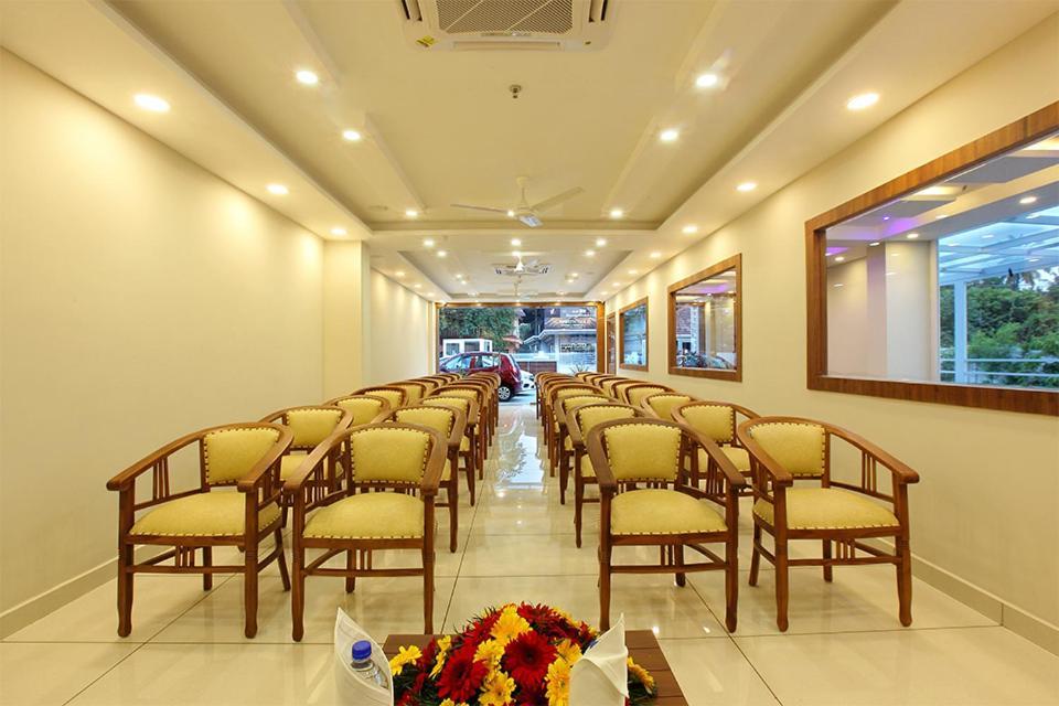Lumbini Supreme Hotel Thrissur Екстериор снимка