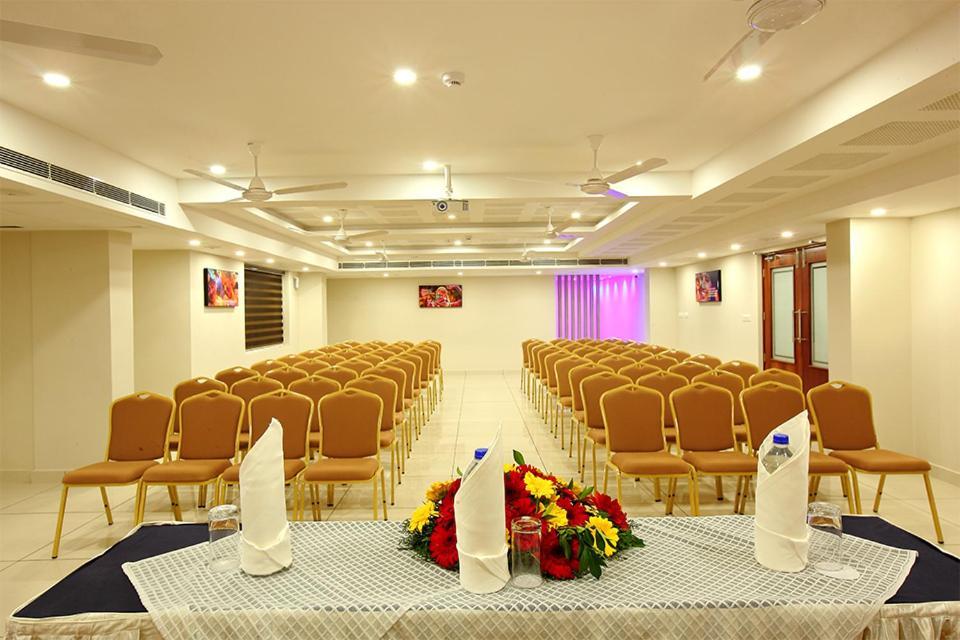 Lumbini Supreme Hotel Thrissur Екстериор снимка