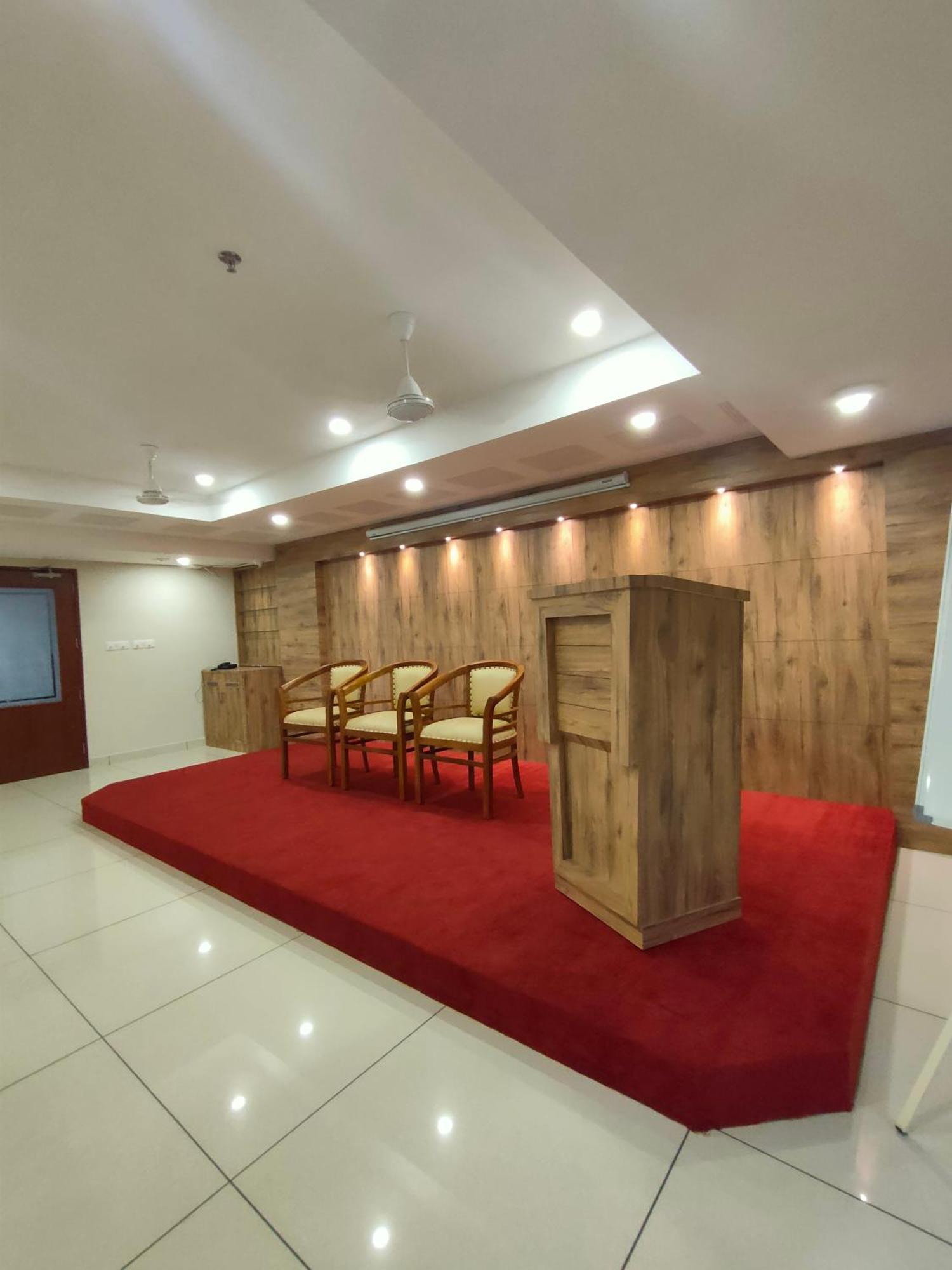 Lumbini Supreme Hotel Thrissur Екстериор снимка